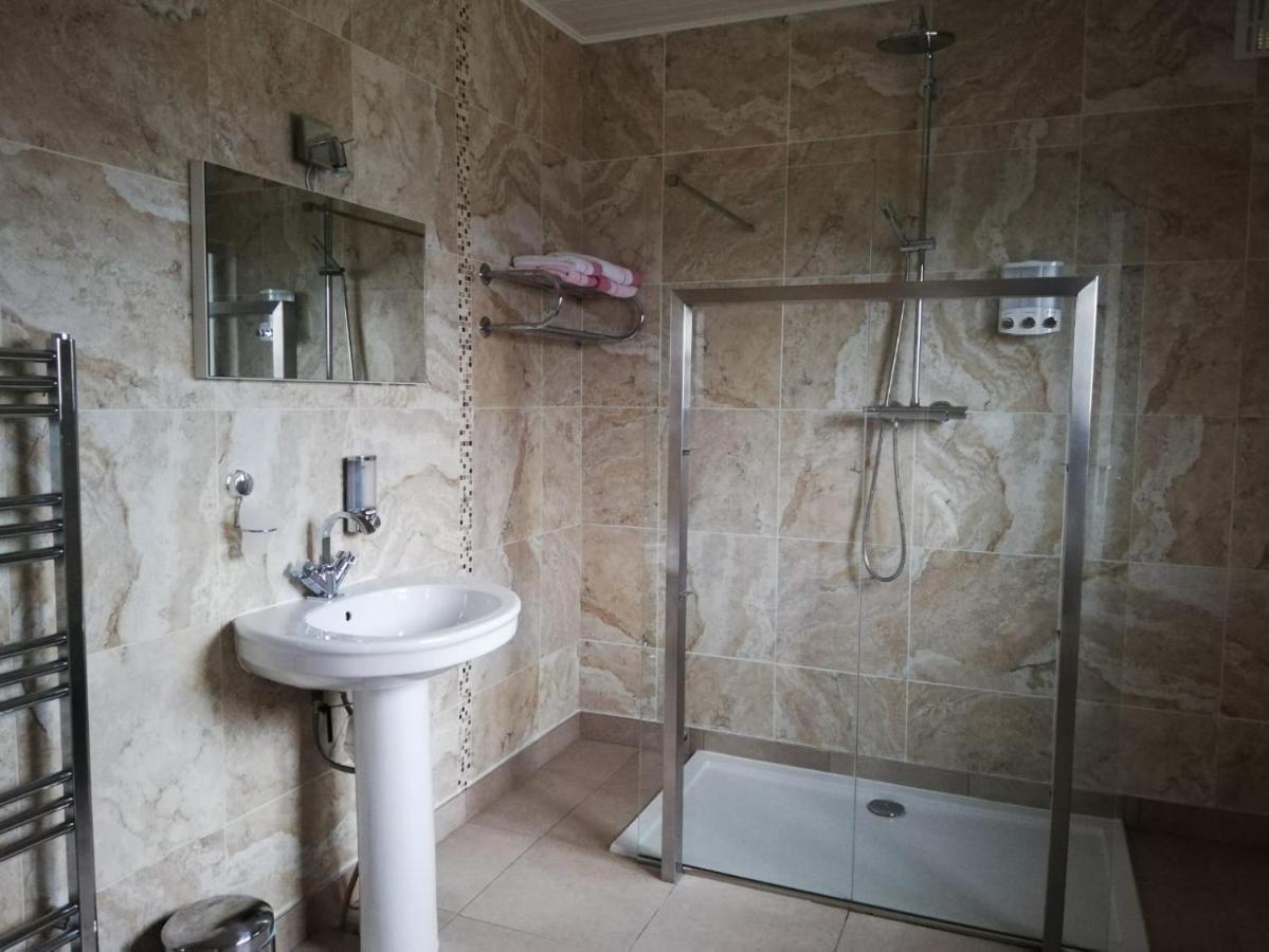 Hunters Lodge B&B 特拉莫尔 外观 照片
