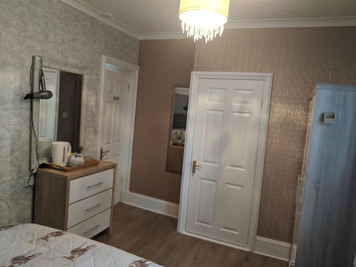 Hunters Lodge B&B 特拉莫尔 外观 照片